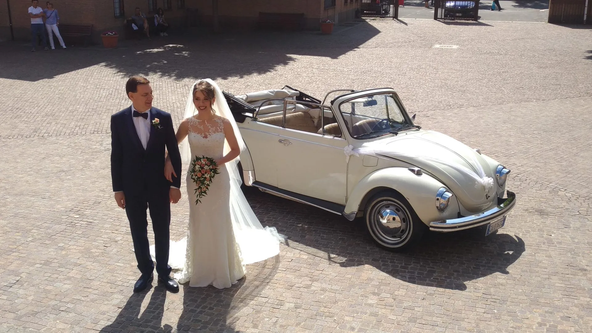 Noleggio Volkswagen Maggiolone Cabrio reale Roma matrimonio coppia